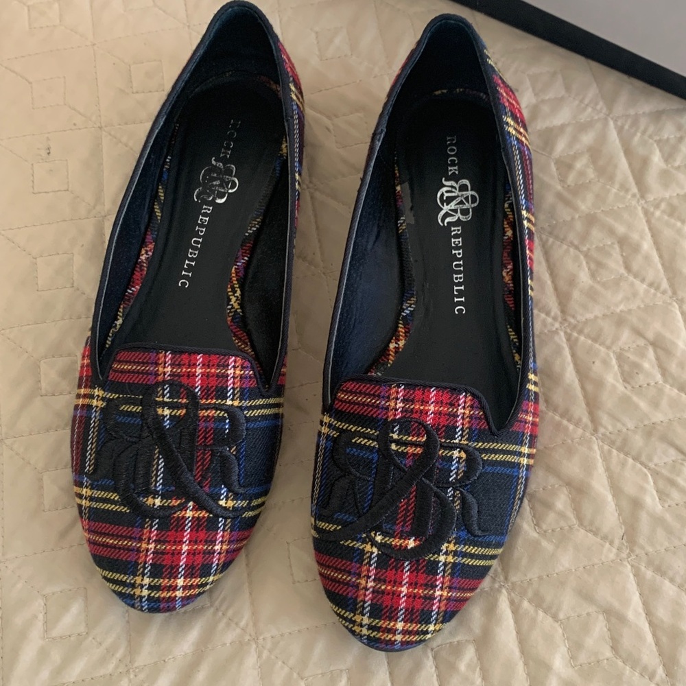 Rock & Republic red Plaid embroidered loafers size 8.5